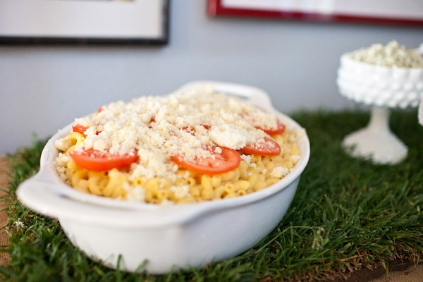 mac and cheese bar, maccaroni and cheese, bar buffet tomatoes