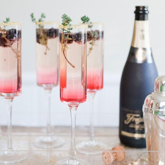 Six Wedding Cocktail Hour Ideas #weddinginspo #cocktails #signaturedrink #weddingideas #wedding