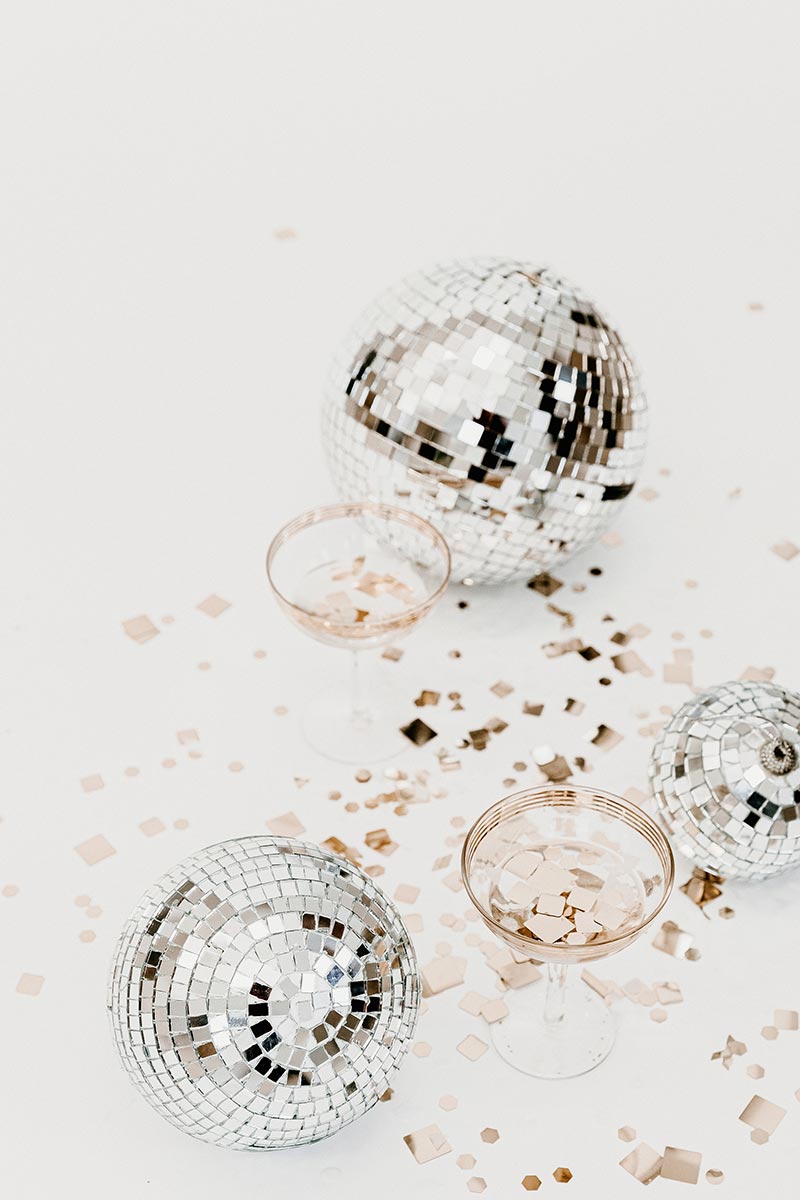 5 Essential Tips to Plan a Virtual New Year’s Party for 2021 | Sendo Invitations