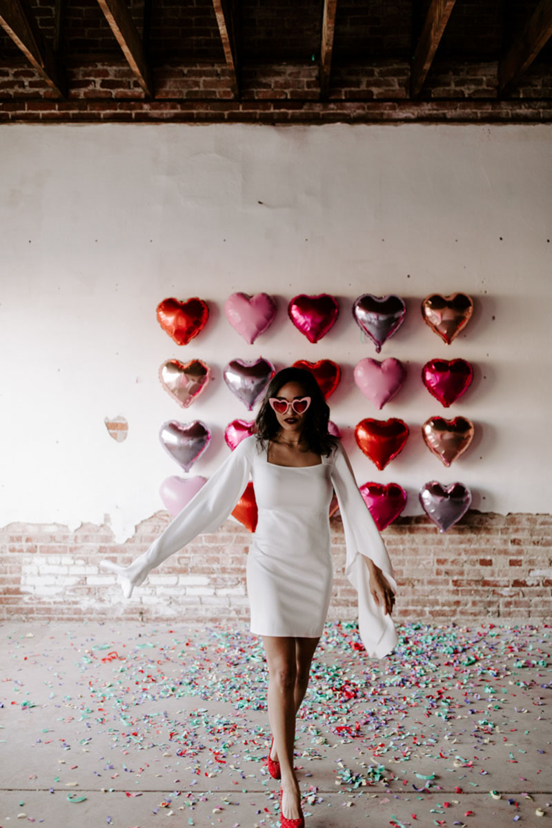 Valentine's Day Party Ideas | Balloon Wall | Sendo